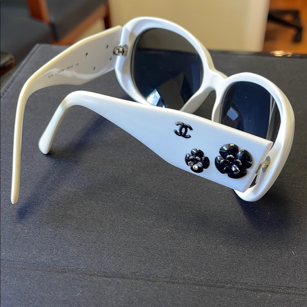 CHANEL White Frame Sunglasses with Black Lenses - Picture 4 of 7
